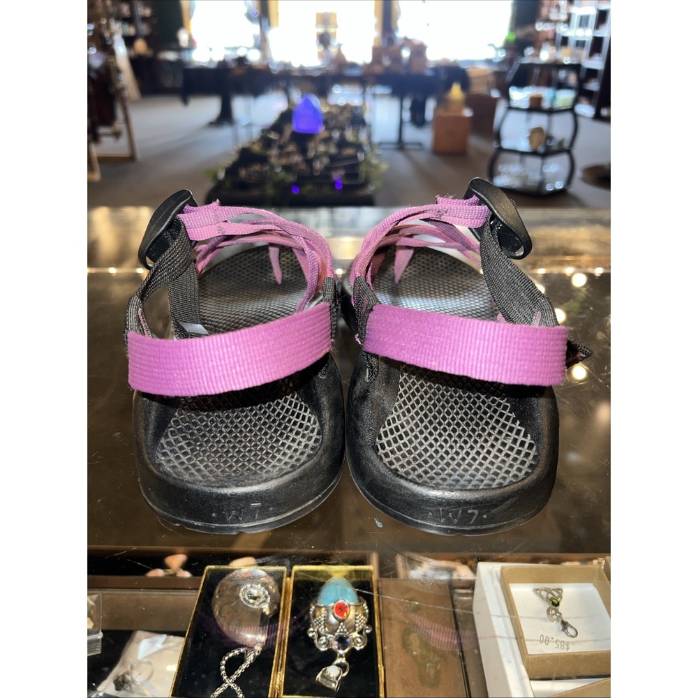 Women's Pink And Purple Strappy Chaco Performance Sandals Size 7 Lake Shoes - Picture 3 of 6